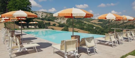 Piscine extérieure (ouverte en saison)