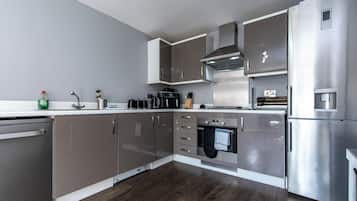 House, Patio | Private kitchen | Fridge, microwave, oven, stovetop