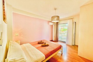 2 makuuhuonetta, silitysrauta/-lauta, ilmainen Wi-Fi, vuodevaatteet