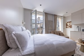 1 habitación, escritorio, tabla de planchar con plancha y wifi