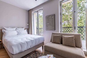 1 bedroom, desk, iron/ironing board, WiFi