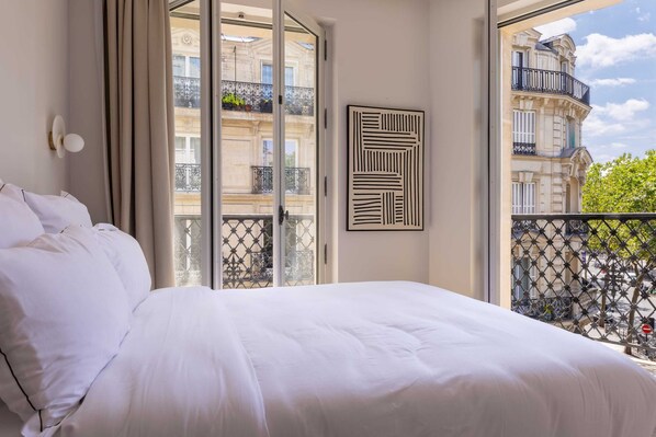 2 bedrooms, desk, iron/ironing board, WiFi