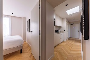2 slaapkamers, een bureau, een strijkplank/strijkijzer, wifi