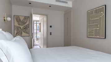 1 bedroom, desk, iron/ironing board, WiFi