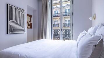 2 habitaciones, escritorio, tabla de planchar con plancha y wifi