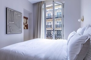 2 habitaciones, escritorio, tabla de planchar con plancha y wifi 