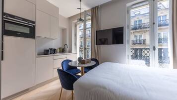 1 soverom, skrivebord, strykejern/-brett og wi-fi