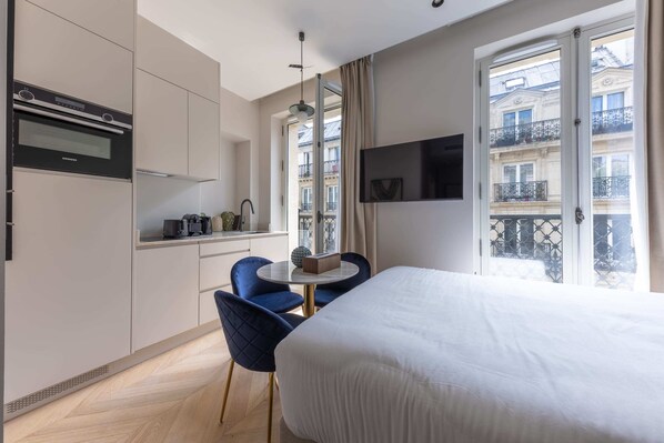 1 chambre, bureau, fer et planche à repasser, Wi-Fi