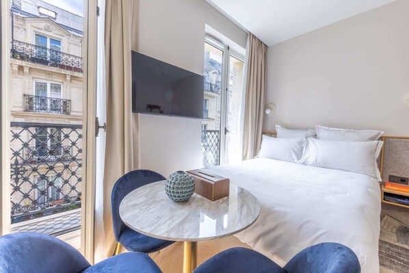 1 bedroom, desk, iron/ironing board, WiFi