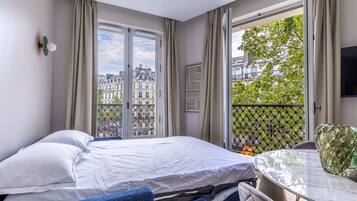 2 Schlafzimmer, Schreibtisch, Bügeleisen/Bügelbrett, WLAN