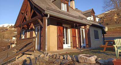 Quiet mountain house with fireplace
