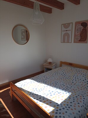 3 bedrooms, iron/ironing board, travel cot, WiFi