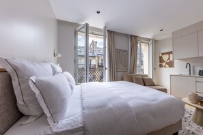 1 slaapkamer, een bureau, een strijkplank/strijkijzer, wifi