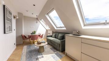 Télévision, livres, espaces bureaux