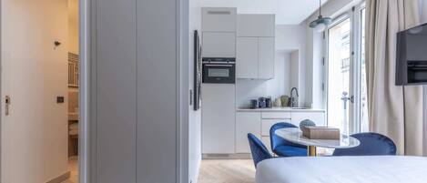 1 bedroom, desk, iron/ironing board, WiFi