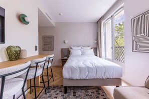 1 chambre, bureau, fer et planche à repasser, Wi-Fi