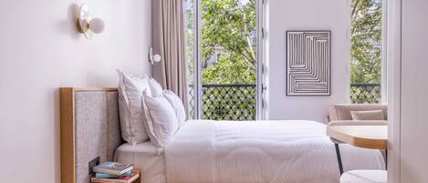 1 bedroom, desk, iron/ironing board, WiFi