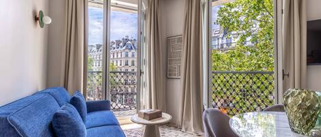 テレビ、書斎 / ワークスペース