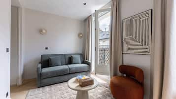 Televisión, libros, oficina