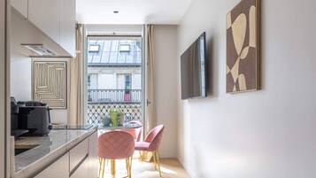 KylskÄp, mikrovÄgsugn, ugn och spishÀll