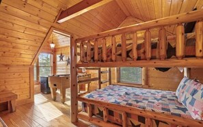 4 bedrooms, iron/ironing board, free WiFi, bed sheets - Gorgeous 4 bedroom with nonstop mountain views, hot tub, movie room, and games! (Sevierville)