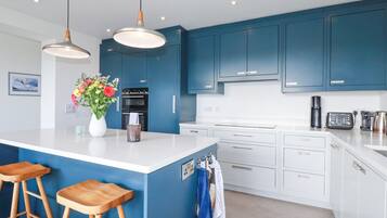 Batterie de cuisine, vaisselle et ustensiles