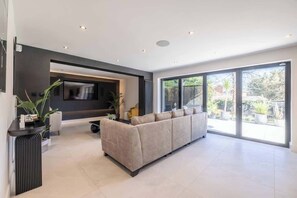 Fernseher, Arbeitsbereiche