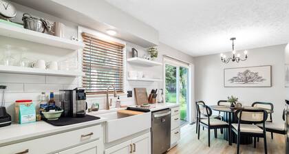 Renovated Ranch|Patio Vibes|Fully Stocked Kitchen|Sleeps 6