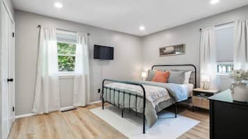 2 bedrooms, iron/ironing board, travel cot, free WiFi