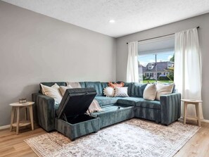 Smart TV, offices - Renovated Ranch|Patio|Gorgeous Kitchen|Sleeps 6 (Munroe Falls)