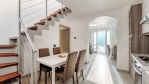 Apart Daire, Balkon | Yemek odası