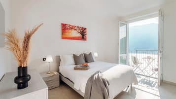 Huoneisto, parveke | 3 makuuhuonetta, ylelliset vuodevaatteet, untuvapeitot