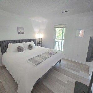 3 habitaciones, tabla de planchar con plancha, wifi y ropa de cama 