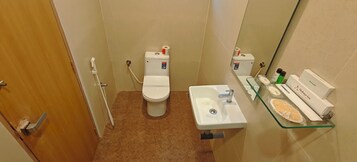 Ducha, toallas, jabón, shampoo