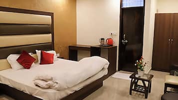 Deluxe Double Room, 1 Double Bed | Free WiFi, bed sheets