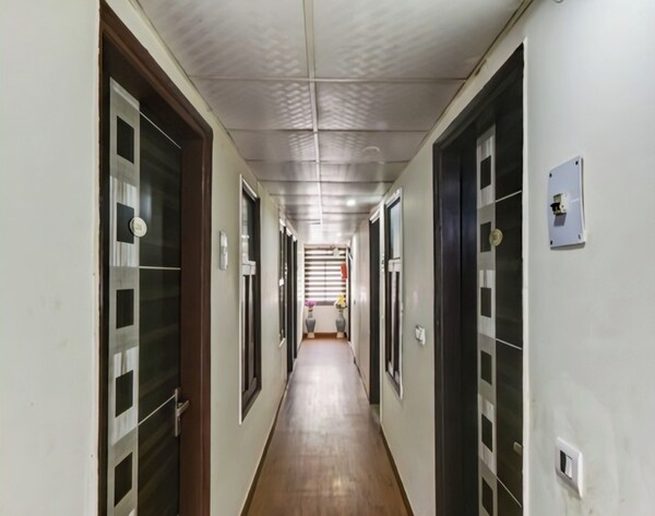 Hotel Mona Regency - Noida