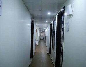 Classic Single Room | Bathroom | Shower, towels, soap, shampoo