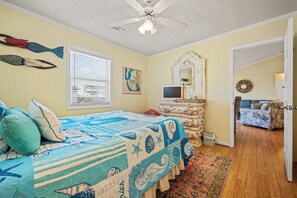 4 bedrooms, iron/ironing board, free WiFi, bed sheets
