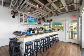 Bar (on property) - The Adventurer’s Micro Studio at Beachview (Fort Walton Beach)