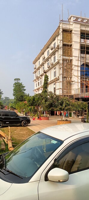 Front of property - Hotel Sunjukti by Roh (Nagaon)