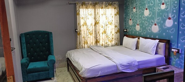 Deluxe Double or Twin Room, 1 King Bed, City View | Egyptian cotton sheets, premium bedding, down comforters