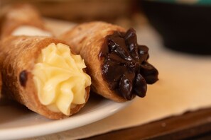 Breakfast buffet - Archimede Vacanze b&b (Syracuse)