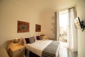 Standard Double or Twin Room, City View | In-room safe, desk, iron/ironing board, free WiFi - Archimede Vacanze b&b (Syracuse)