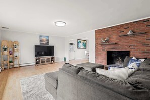 Televisión y oficina 