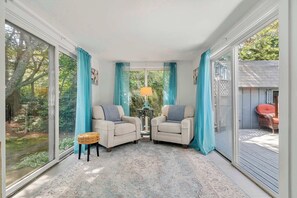 TV, offices - Walk to Seaside Park, Stylish Updated Interior! (Barnstable)