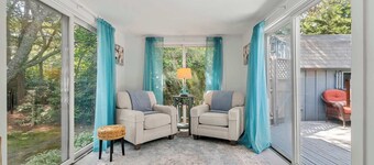 Walk to Seaside Park, Stylish Updated Interior!