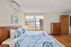 5 bedrooms, iron/ironing board, WiFi, bed sheets