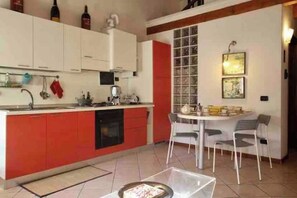 Fridge, microwave, oven, stovetop - Maison Minu (Verona)