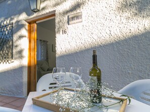 Outdoor dining - CORCHADO, 2 Bedroom House Adapted for Reduced Mobility (Orgiva)