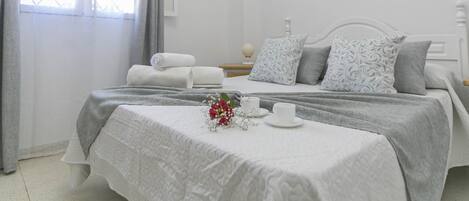 2 sovrum, internet och sängkläder